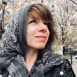 Meet your Posher, Val